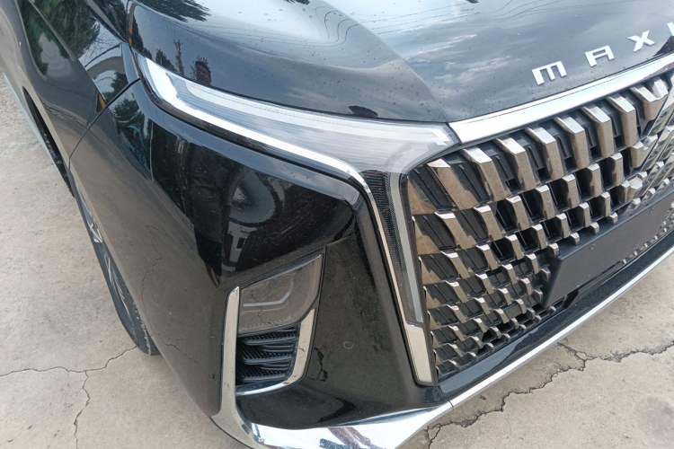 Used SAIC MAXUS G90 2024 2.0T Starlight Seven-Seater Right Front Headlight
