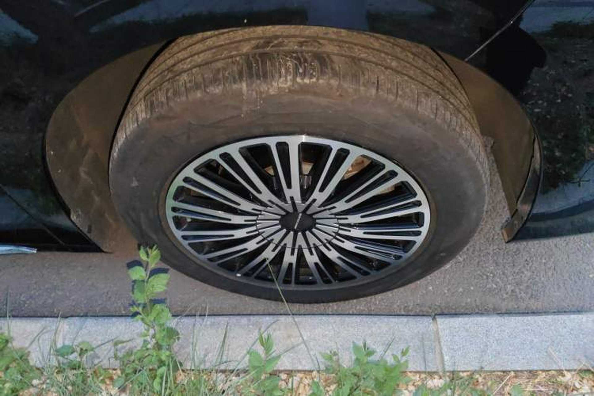 Used SAIC MAXUS G90 2024 2.0T Xingyun Seven-Seater Version Right Front Wheel Hub