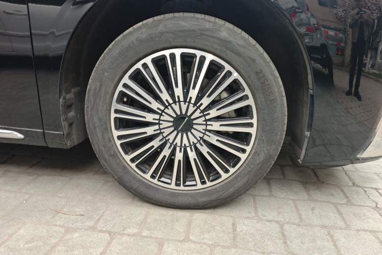 Used SAIC MAXUS G90 2024 2.0T Xingyun Seven-Seater Version Right Front Wheel Hub