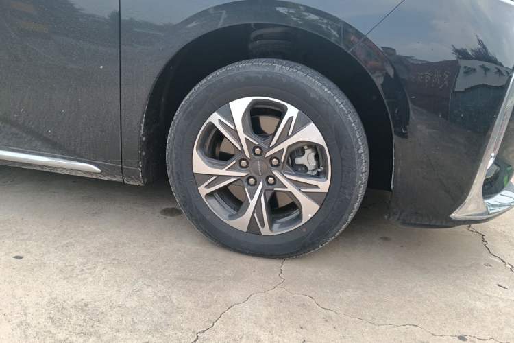 Used SAIC MAXUS G90 2024 2.0T Starlight Seven-Seater Right Front Wheel Hub