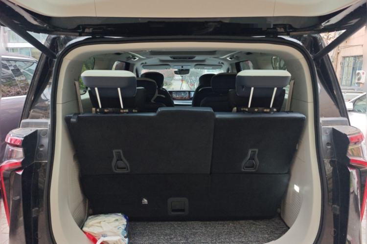 Used SAIC MAXUS G90 2024 2.0T Xingyun Seven-Seater Version Trunk