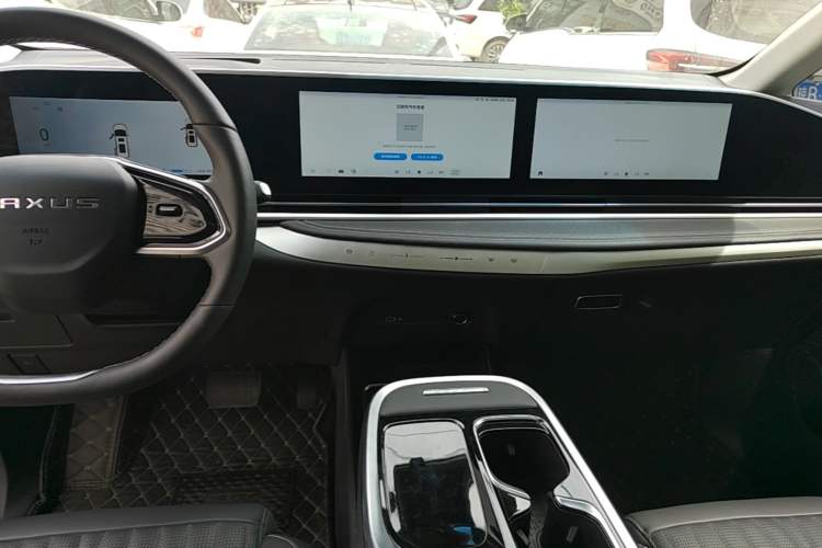 Used SAIC MAXUS G90 2024 2.0T Xinghan Seven-Seater Version Audio And AC Panel