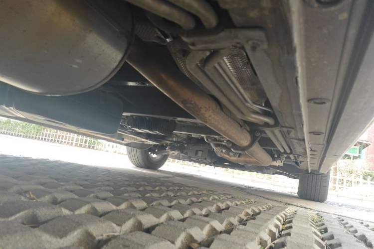 Used SAIC MAXUS G90 2024 2.0T Starlight Seven-Seater Chassis Rear Right