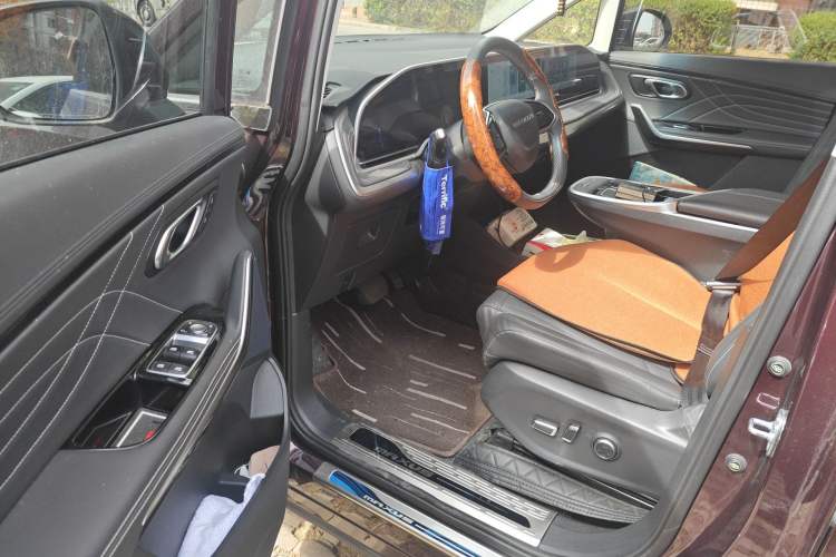 Used SAIC MAXUS G90 2024 2.0T Starlight Seven-Seater Driver Seat