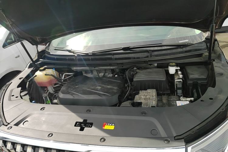 Used SAIC MAXUS G90 2024 2.0T Xinghan Seven-Seater Version Engine Bay