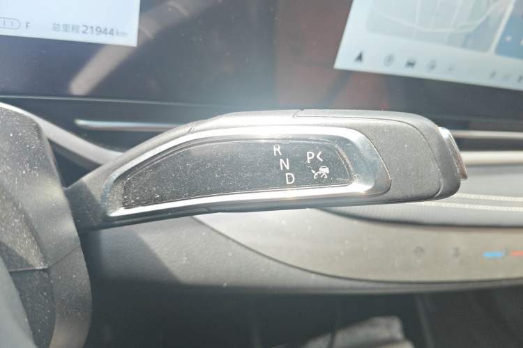 Used SAIC MAXUS G90 2024 2.0T Starlight Seven-Seater Gear Lever