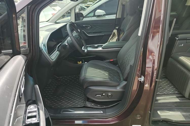 Used SAIC MAXUS G90 2024 2.0T Xinghan Seven-Seater Version Left Front Seat