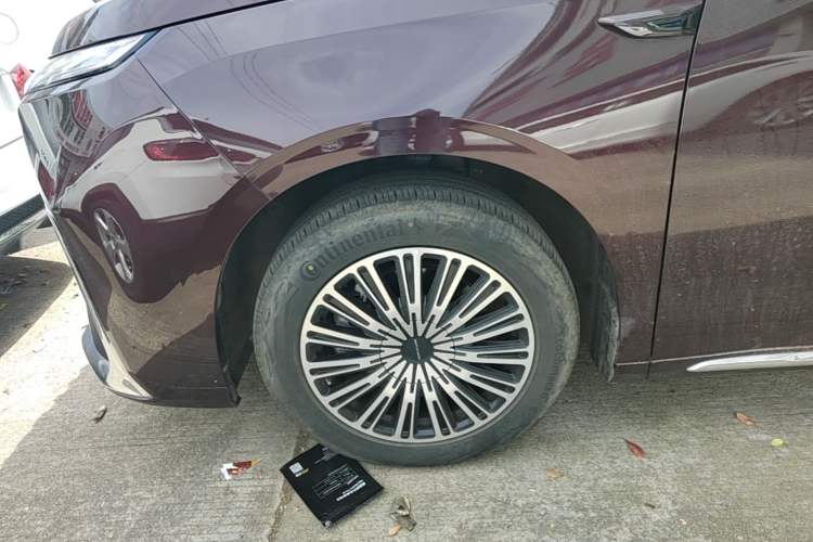 Used SAIC MAXUS G90 2024 2.0T Xinghan Seven-Seater Version Left Front Wheel Hub