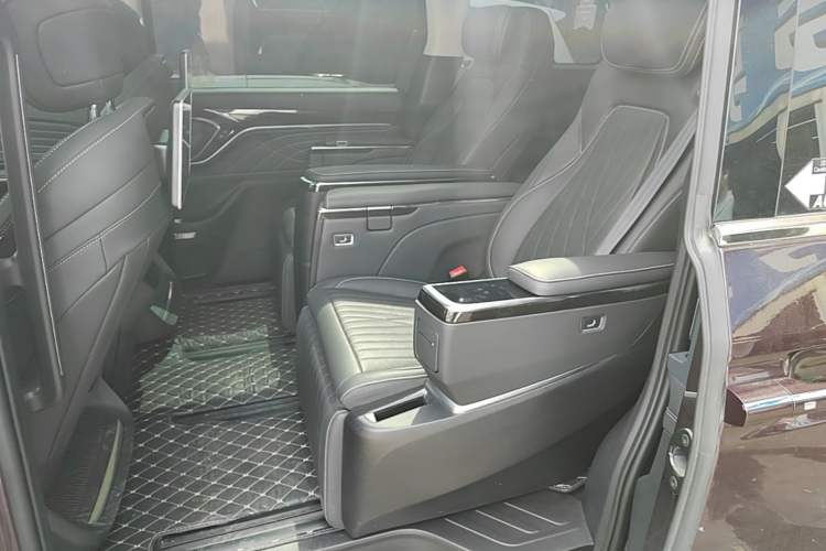 Used SAIC MAXUS G90 2024 2.0T Xinghan Seven-Seater Version Left Rear Seat