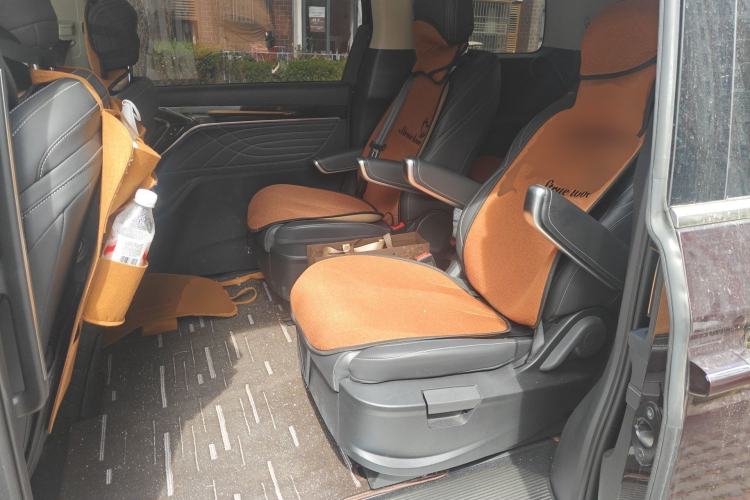 Used SAIC MAXUS G90 2024 2.0T Starlight Seven-Seater Left Rear Seat
