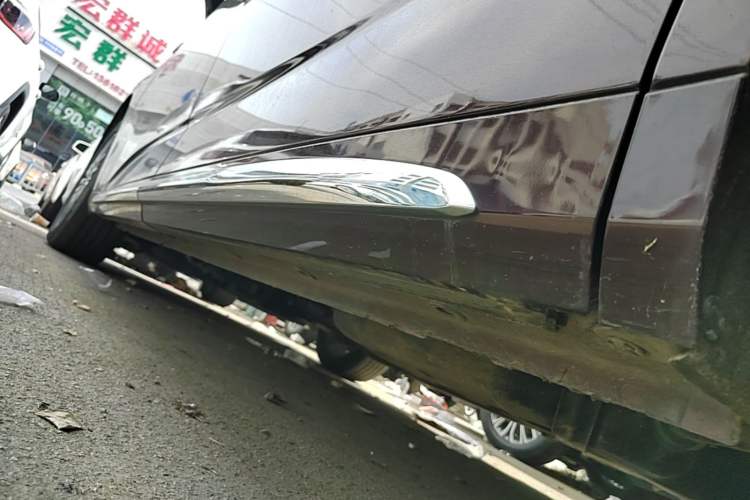 Used SAIC MAXUS G90 2024 2.0T Xinghan Seven-Seater Version Left Side Sill