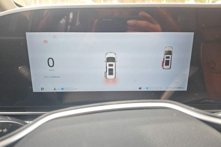 Used SAIC MAXUS G90 2024 2.0T Starlight Seven-Seater Odometer Close Up
