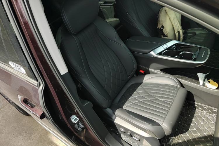 Used SAIC MAXUS G90 2024 2.0T Xinghan Seven-Seater Version Right Front Seat