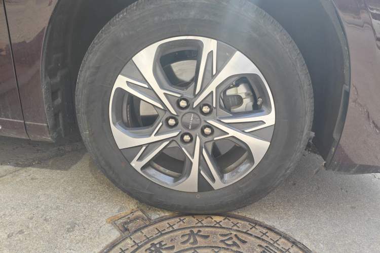 Used SAIC MAXUS G90 2024 2.0T Starlight Seven-Seater Right Front Wheel Hub