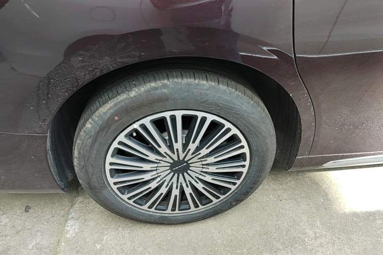 Used SAIC MAXUS G90 2024 2.0T Xinghan Seven-Seater Version Right Rear Wheel Hub