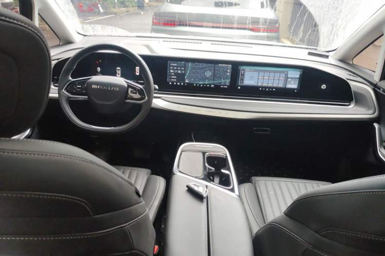 Used SAIC MAXUS G90 2024 2.0T Starlight Seven-Seater Center Console