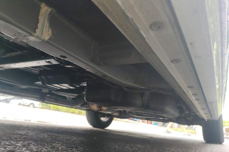 Used SAIC MAXUS G90 2024 2.0T Starlight Seven-Seater Chassis Front Left