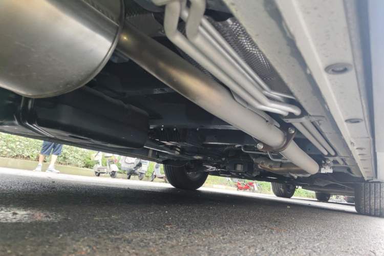 Used SAIC MAXUS G90 2024 2.0T Starlight Seven-Seater Chassis Rear Right