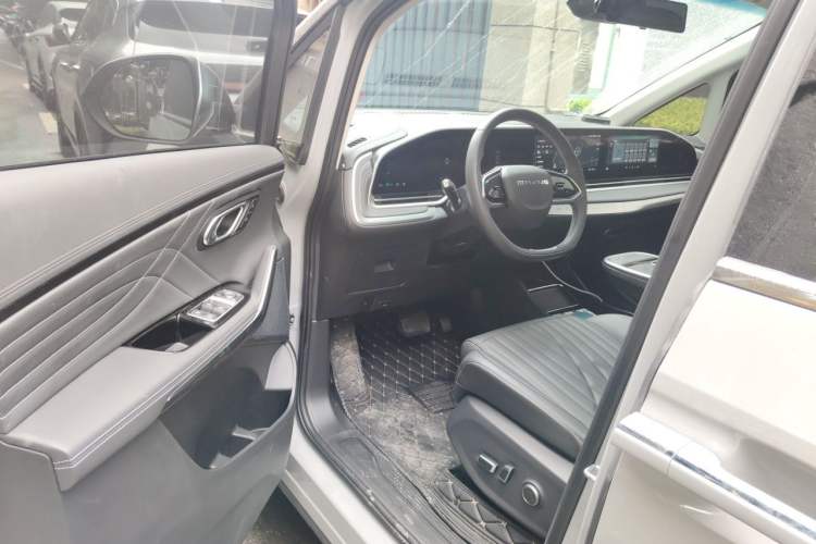 Used SAIC MAXUS G90 2024 2.0T Starlight Seven-Seater Driver Seat