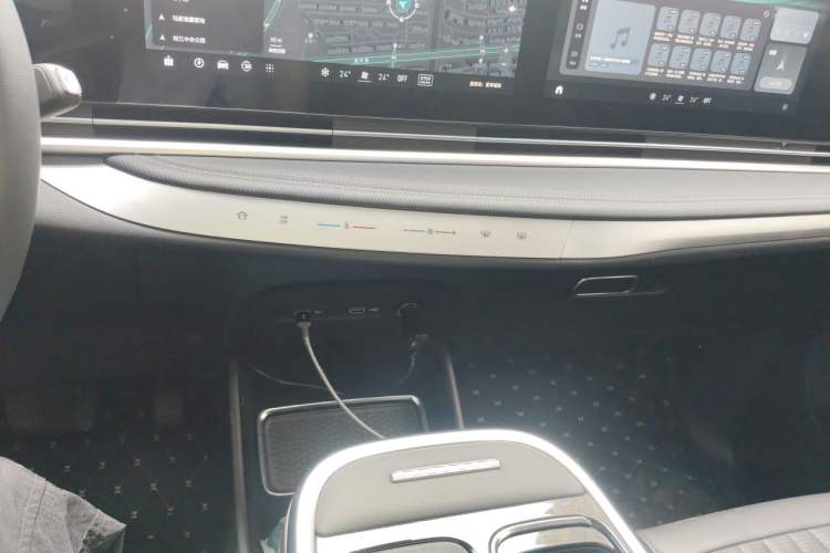 Used SAIC MAXUS G90 2024 2.0T Starlight Seven-Seater Gear Lever