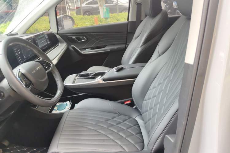 Used SAIC MAXUS G90 2024 2.0T Starlight Seven-Seater Left Front Seat