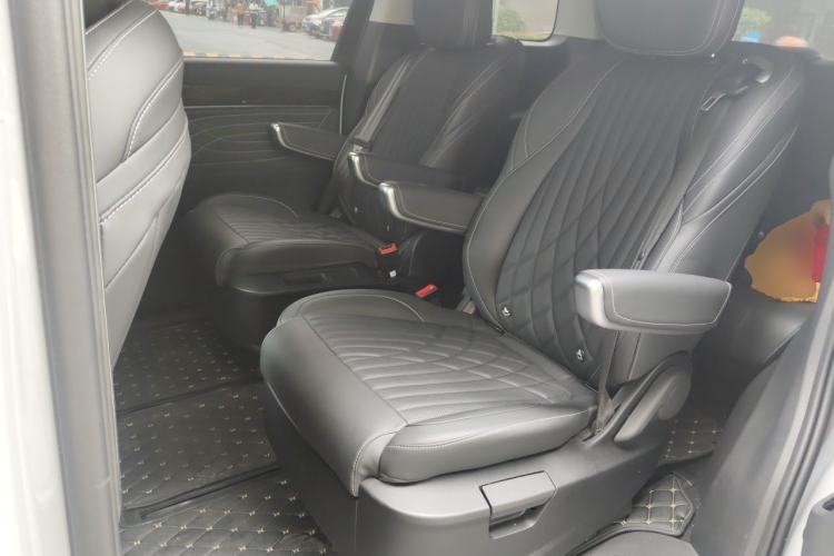 Used SAIC MAXUS G90 2024 2.0T Starlight Seven-Seater Left Rear Seat
