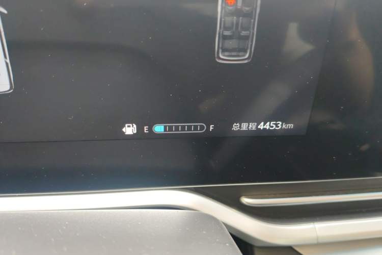 Used SAIC MAXUS G90 2024 2.0T Starlight Seven-Seater Odometer Close Up