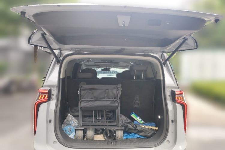 Used SAIC MAXUS G90 2024 2.0T Starlight Seven-Seater Trunk