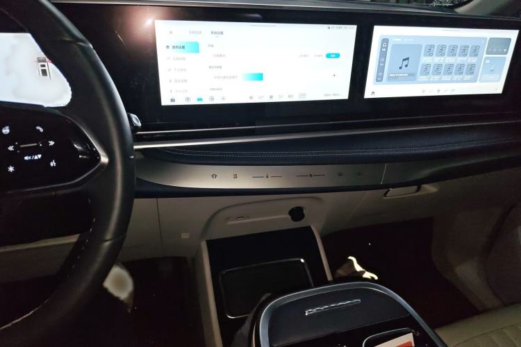 Used SAIC MAXUS G90 2024 2.0T Xinghan Seven-Seater Version Audio And AC Panel