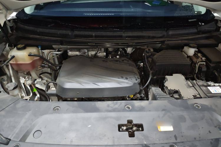 Used SAIC MAXUS G90 2024 2.0T Xinghan Seven-Seater Version Engine Bay
