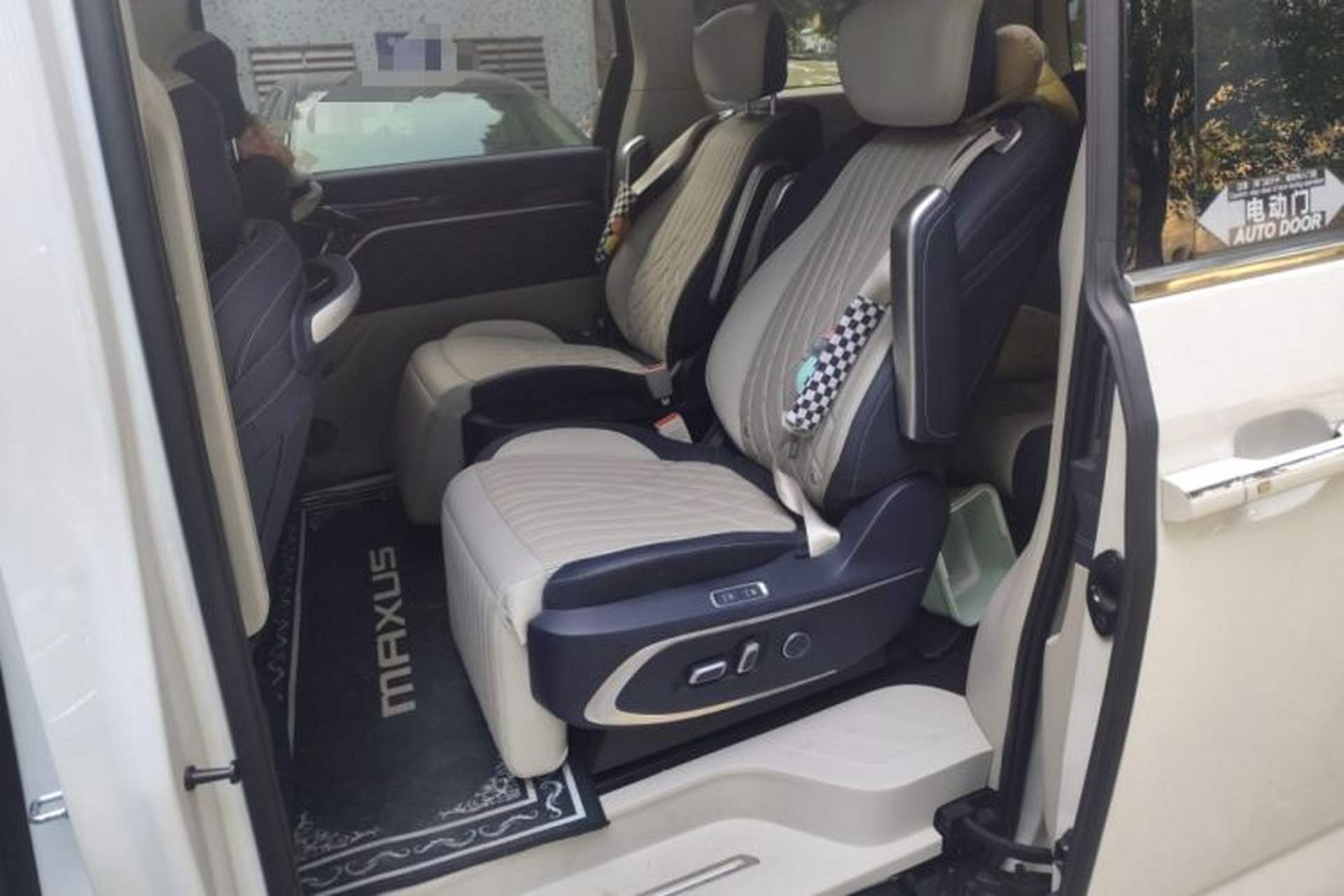 Used SAIC MAXUS G90 2024 2.0T Xingyun Seven-Seater Version Interior 4