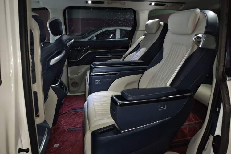 Used SAIC MAXUS G90 2024 2.0T Xinghan Seven-Seater Version Interior 4