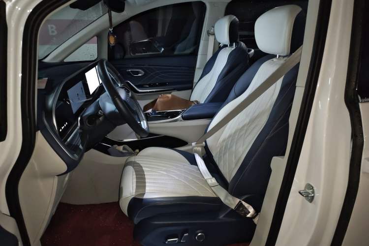 Used SAIC MAXUS G90 2024 2.0T Xinghan Seven-Seater Version Left Front Seat