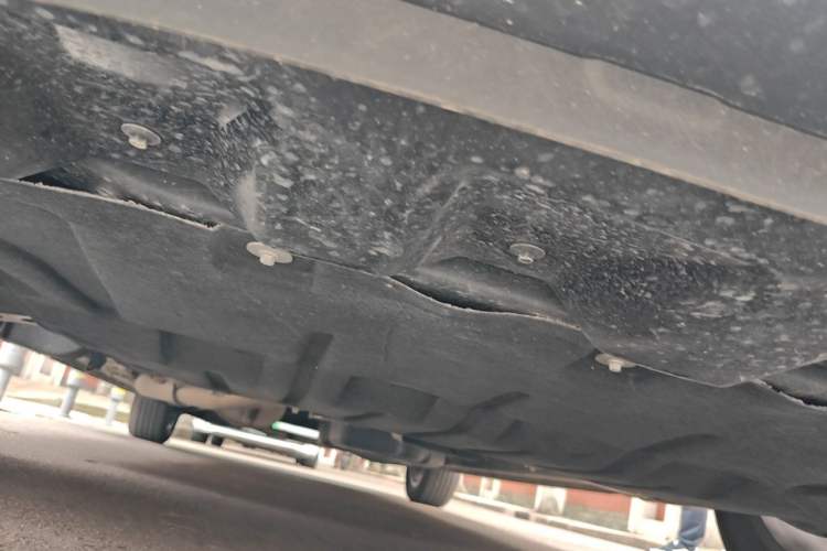 Used SAIC MAXUS G90 2025 2.0T Starlight Seven-Seater Chassis Front