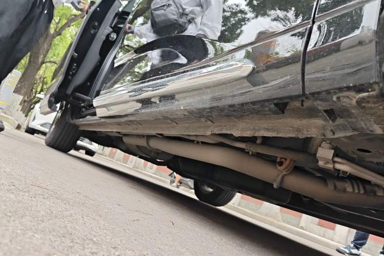 Used SAIC MAXUS G90 2025 2.0T Starlight Seven-Seater Chassis Front Right