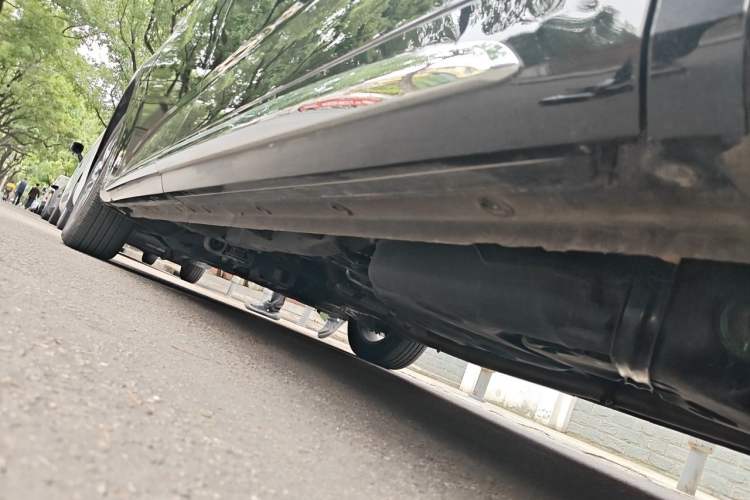 Used SAIC MAXUS G90 2025 2.0T Starlight Seven-Seater Chassis Rear Left