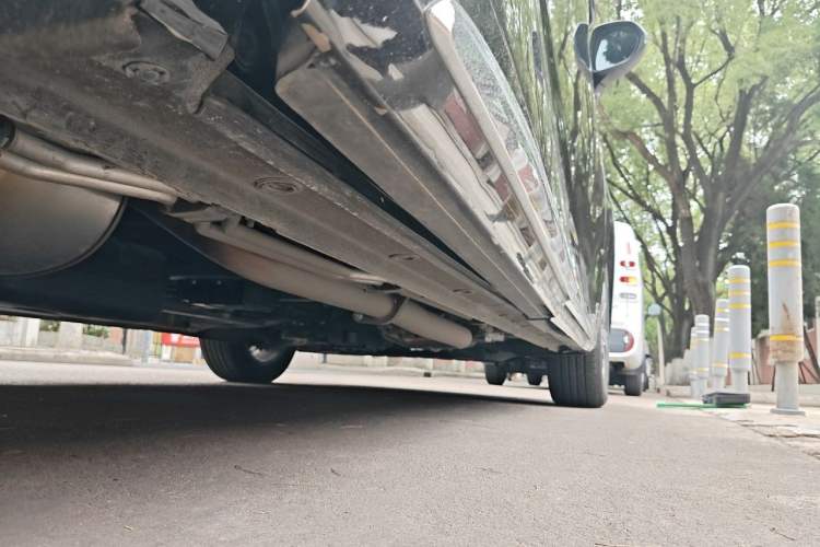 Used SAIC MAXUS G90 2025 2.0T Starlight Seven-Seater Chassis Rear Right