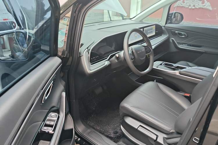 Used SAIC MAXUS G90 2025 2.0T Starlight Seven-Seater Driver Seat