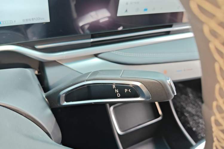 Used SAIC MAXUS G90 2025 2.0T Starlight Seven-Seater Gear Lever