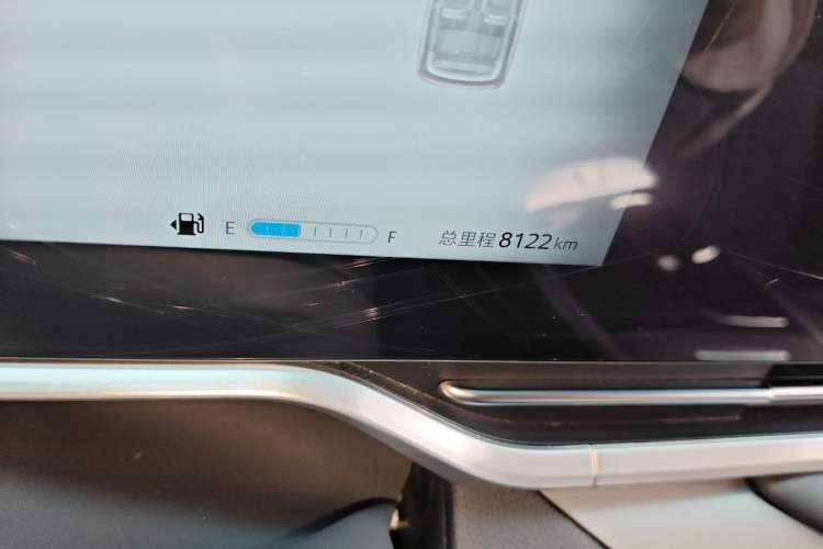 Used SAIC MAXUS G90 2025 2.0T Starlight Seven-Seater Odometer Close Up