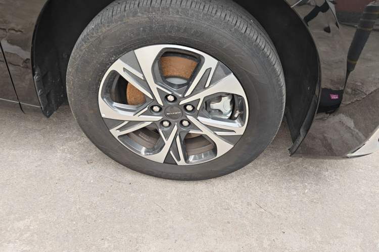 Used SAIC MAXUS G90 2025 2.0T Starlight Seven-Seater Right Front Wheel Hub