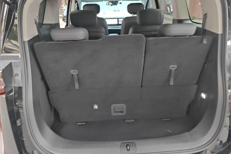 Used SAIC MAXUS G90 2025 2.0T Starlight Seven-Seater Trunk