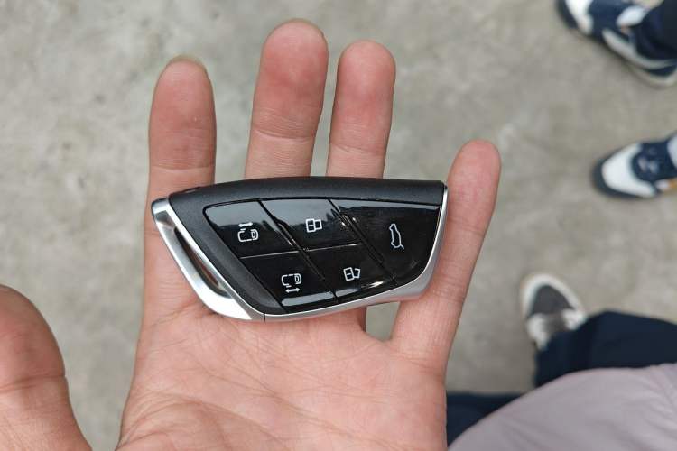 Used SAIC MAXUS G90 2025 2.0T Starlight Seven-Seater Vehicle Key