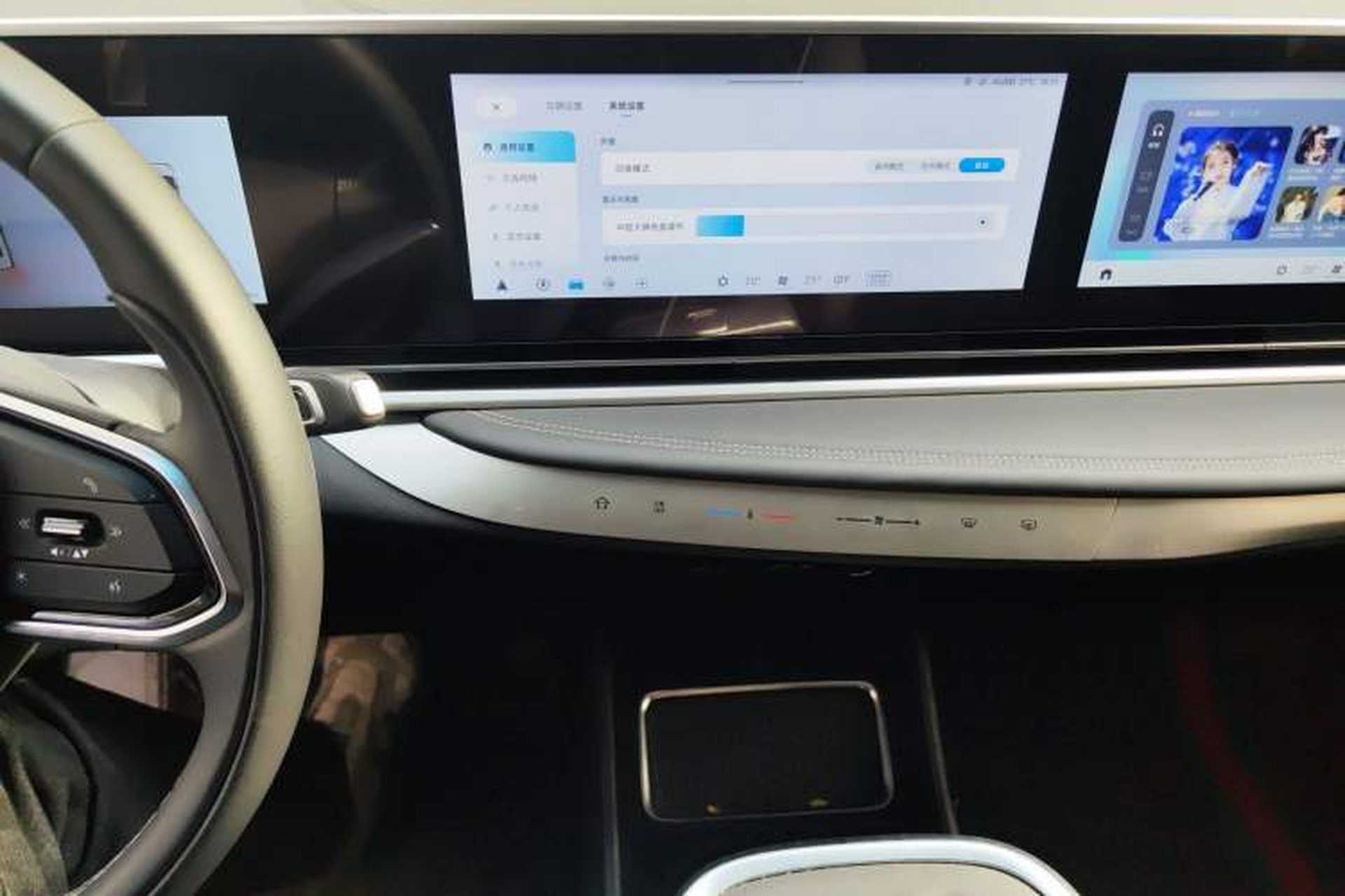 Used SAIC MAXUS G90 2025 2.0T Starlight Seven-Seater Audio And AC Panel
