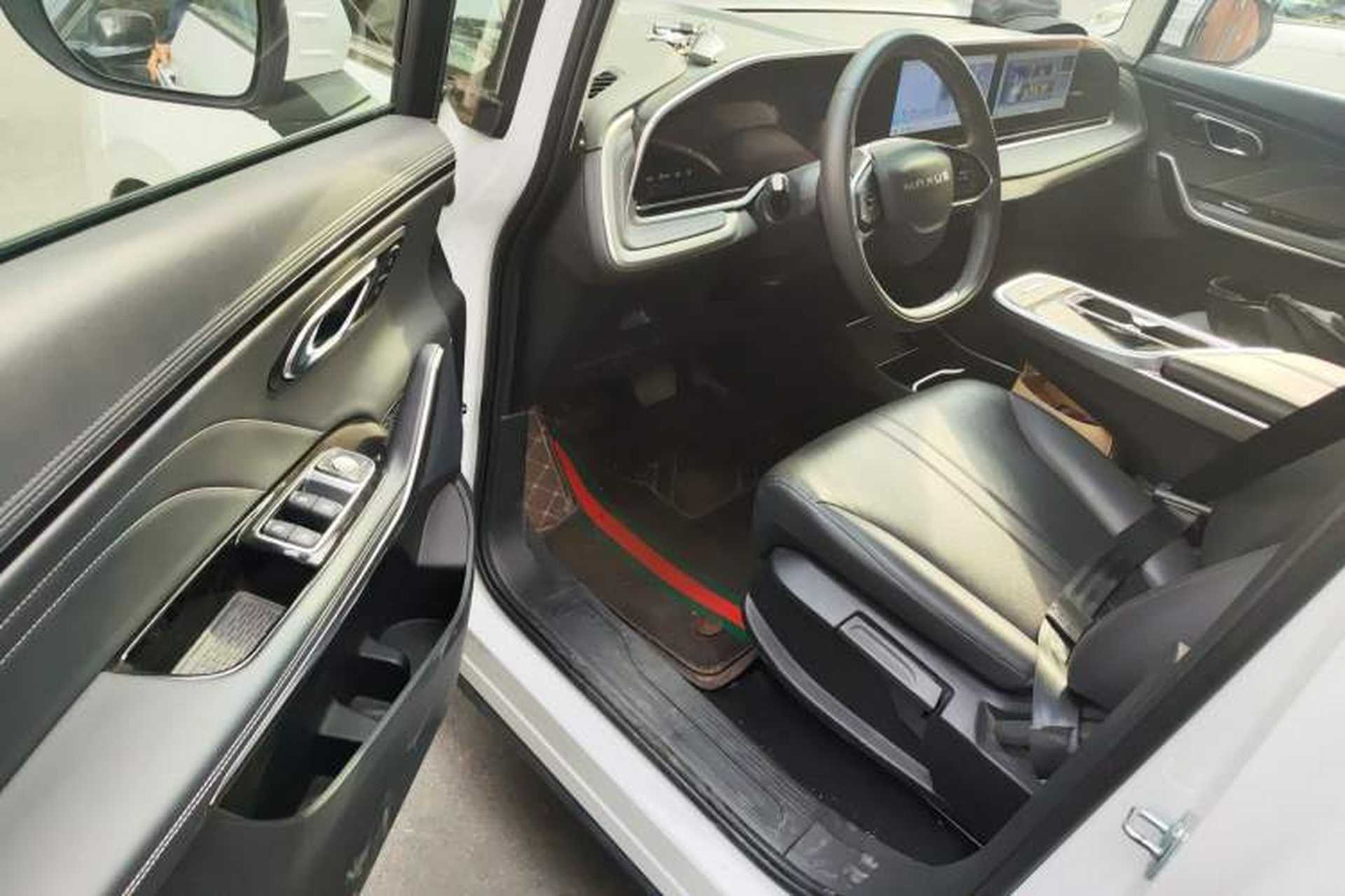 Used SAIC MAXUS G90 2025 2.0T Starlight Seven-Seater Driver Seat