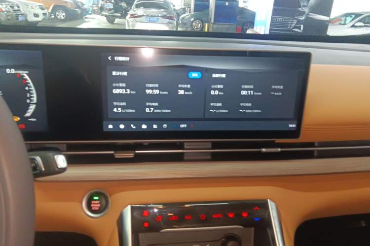Used SAIC MAXUS G50 PHEV 2025 Leading Edition Audio And AC Panel