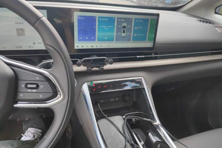 Used SAIC MAXUS G50 PHEV 2025 Leading Edition Audio And AC Panel