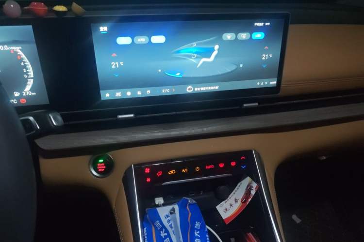 Used SAIC MAXUS G50 PHEV 2025 Flagship Edition Audio And AC Panel