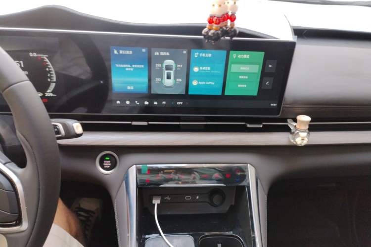 Used SAIC MAXUS G50 PHEV 2025 Leading Edition Audio And AC Panel