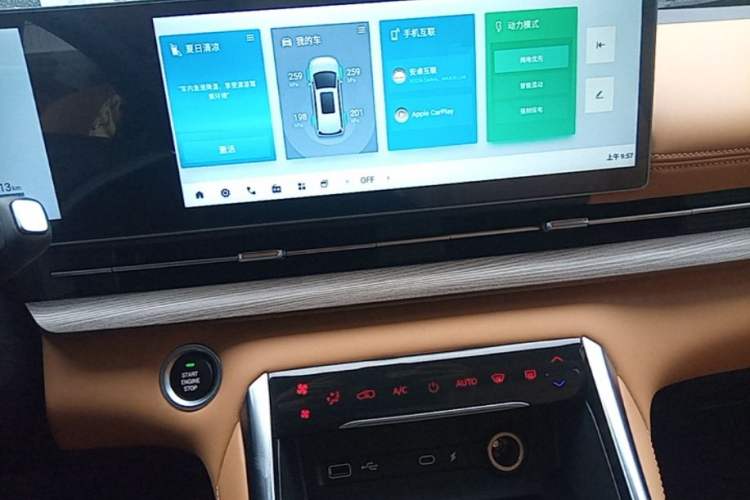 Used SAIC MAXUS G50 PHEV 2025 Leading Edition Audio And AC Panel